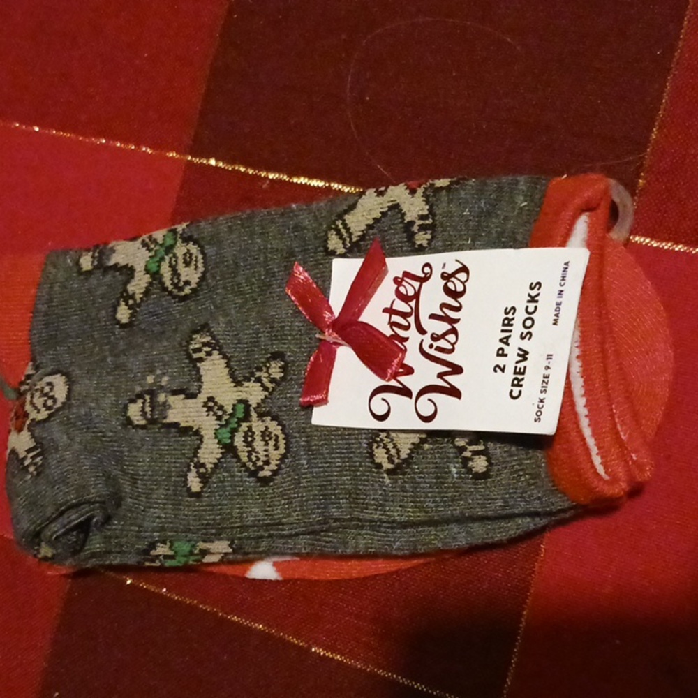 2 Pair of Childs Christmas Crew Socks. Winter Wishes Size 9-11  NWOT.